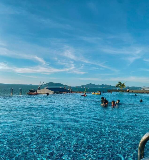 Sea&Pool View Stunning Homestay, Wifi, Netflix Near Malls, Jetty, Convenient Stores โกตาคินาบาลู ภายนอก รูปภาพ
