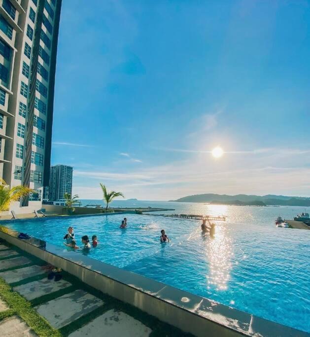 Sea&Pool View Stunning Homestay, Wifi, Netflix Near Malls, Jetty, Convenient Stores โกตาคินาบาลู ภายนอก รูปภาพ